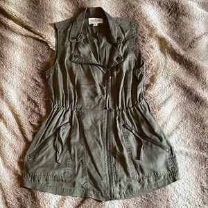 American Eagle Outfitters Boho Green Safari Vest with Zipper and Pockets